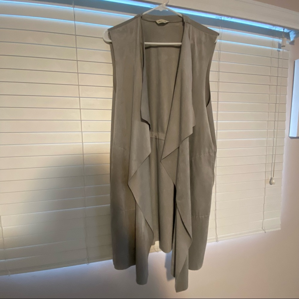 Max Studio cardigan/vest